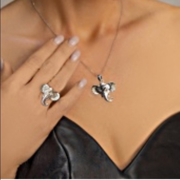 Sterling silver Elephant Necklace - Picture 4 of 5